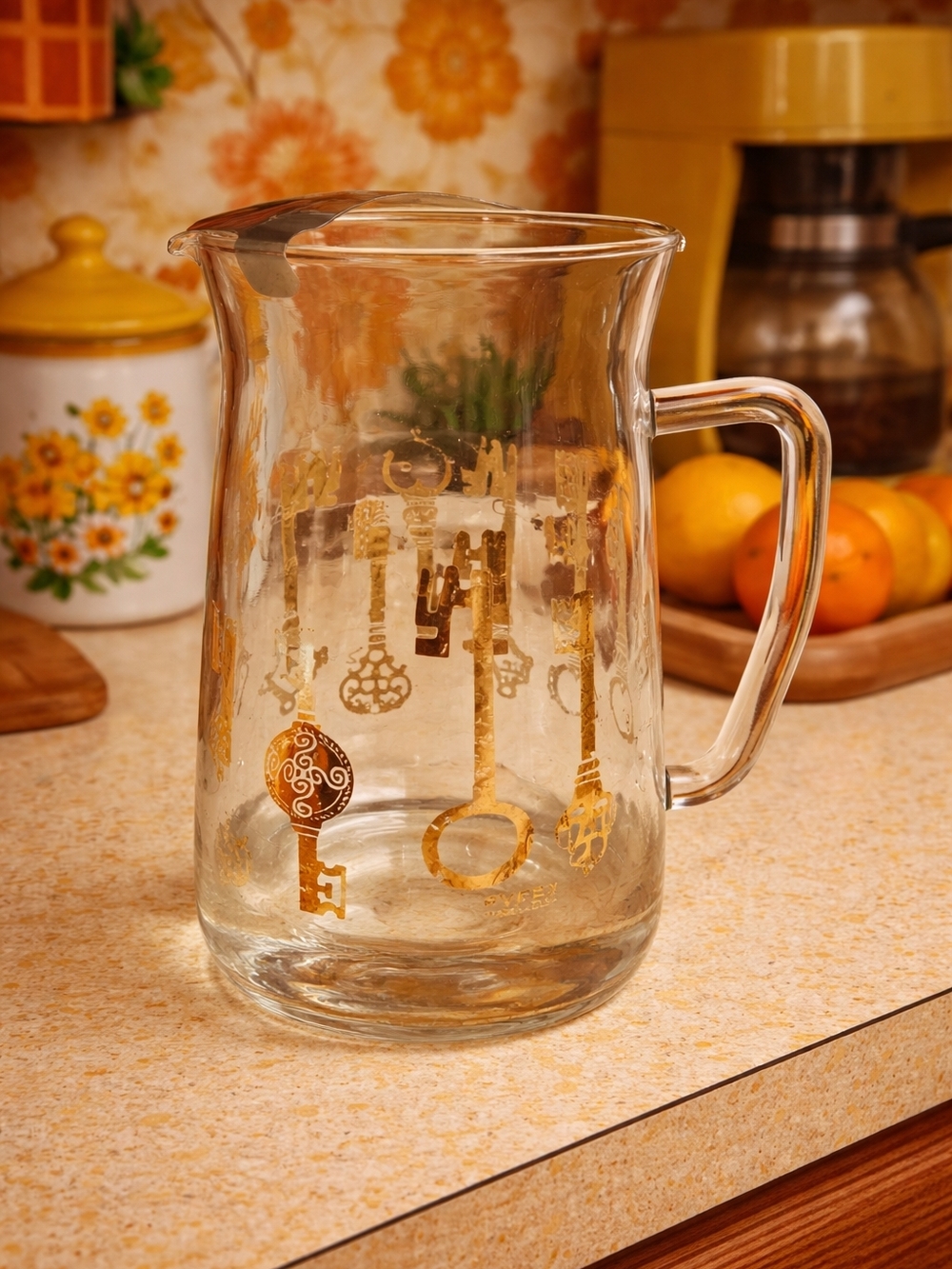 Pyrex🍊MCM 1960's Clear Glass Pitcher with Gold Key Motif 60+oz. Height 9" Rare